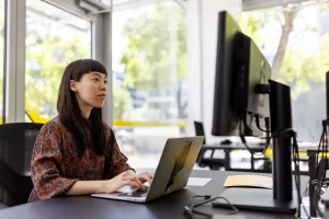 Asian woman working in a computer in a Office